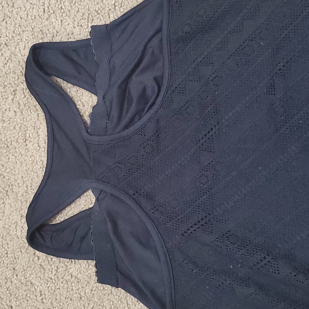 Workout top - Picture 3 of 4